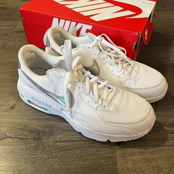 Nike Women's Air Max Excee Sneaker size 11 - Picture 1 of 5